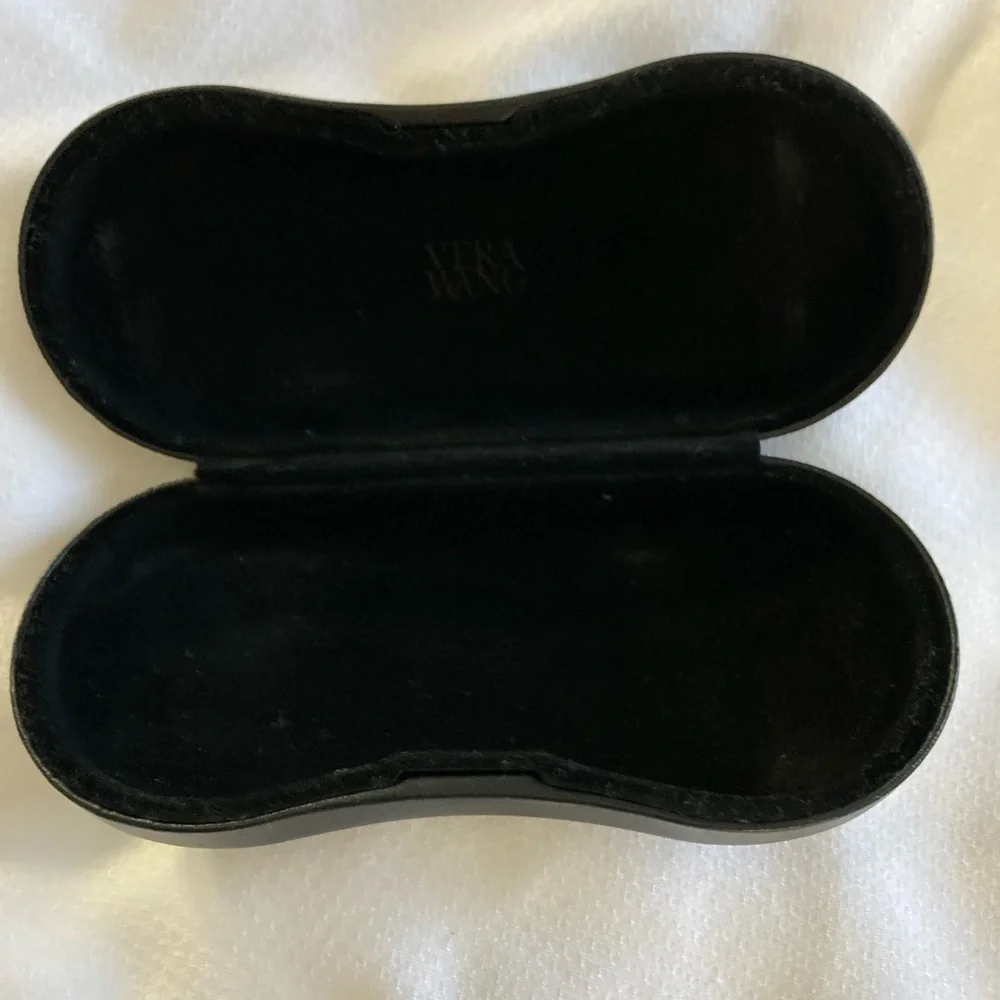 Vera Wang | Sunglasses Case or Eyeglasses Case